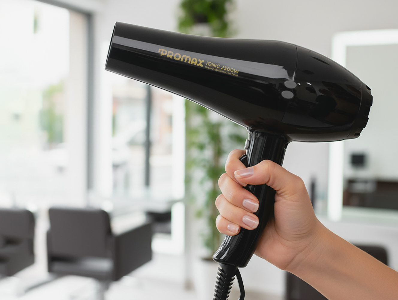 استفاده از سشوارهای مناسب برای کاهش آسیب به مو